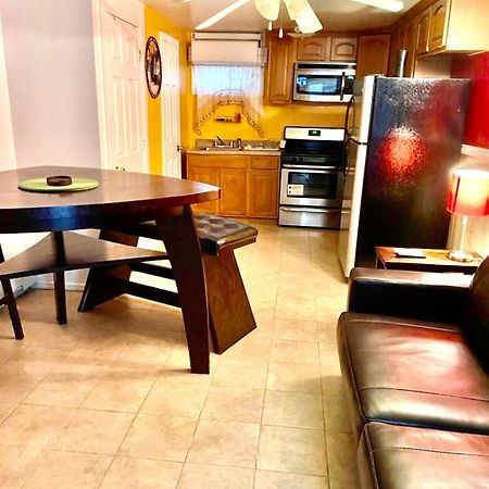 Large 3-Bedrooms/2-Bath Apt, One Block To Train Нью-Йорк Экстерьер фото